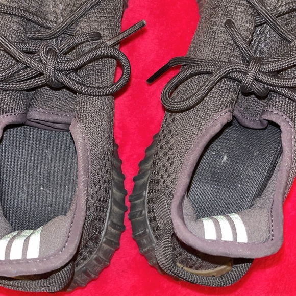 Yeezy Boost 350 V2 - Picture 7 of 9